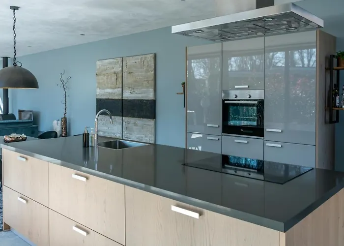 Houten Boshuis By Droomvilla * Oosterhout (North Brabant)