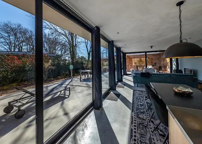 Hébergement de vacances Houten Boshuis By Droomvilla *