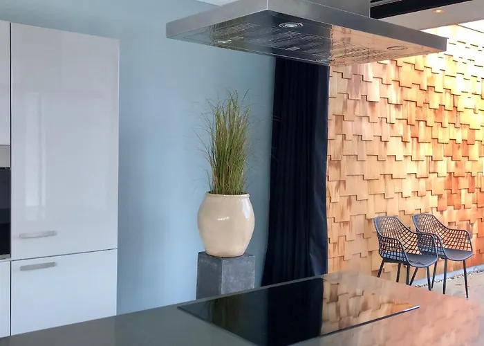 Houten Boshuis By Droomvilla * Oosterhout (North Brabant)