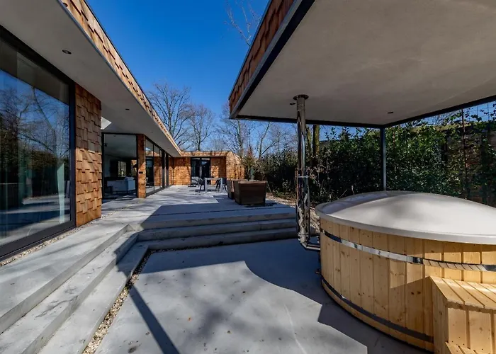 Houten Boshuis By Droomvilla * Oosterhout (North Brabant)